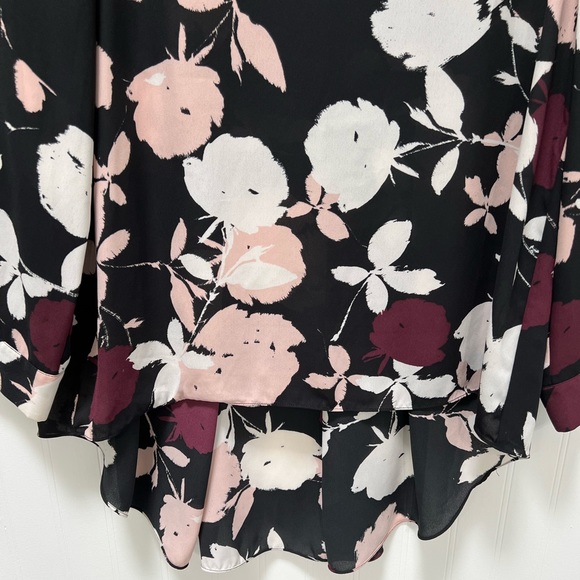 Vince Camuto Floral Blouse Pleat Back High Low Top - Picture 3 of 10